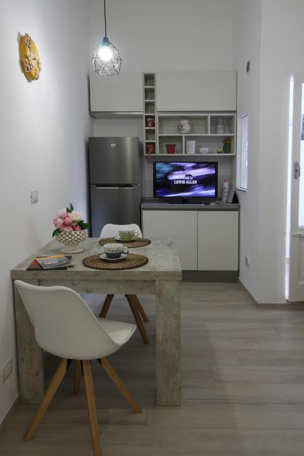 Dimora Camicia 84 Apartment Monopoli Bagian luar foto